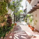 Sweet Studio Downtown With Pool Stepsto Mamitas Beach