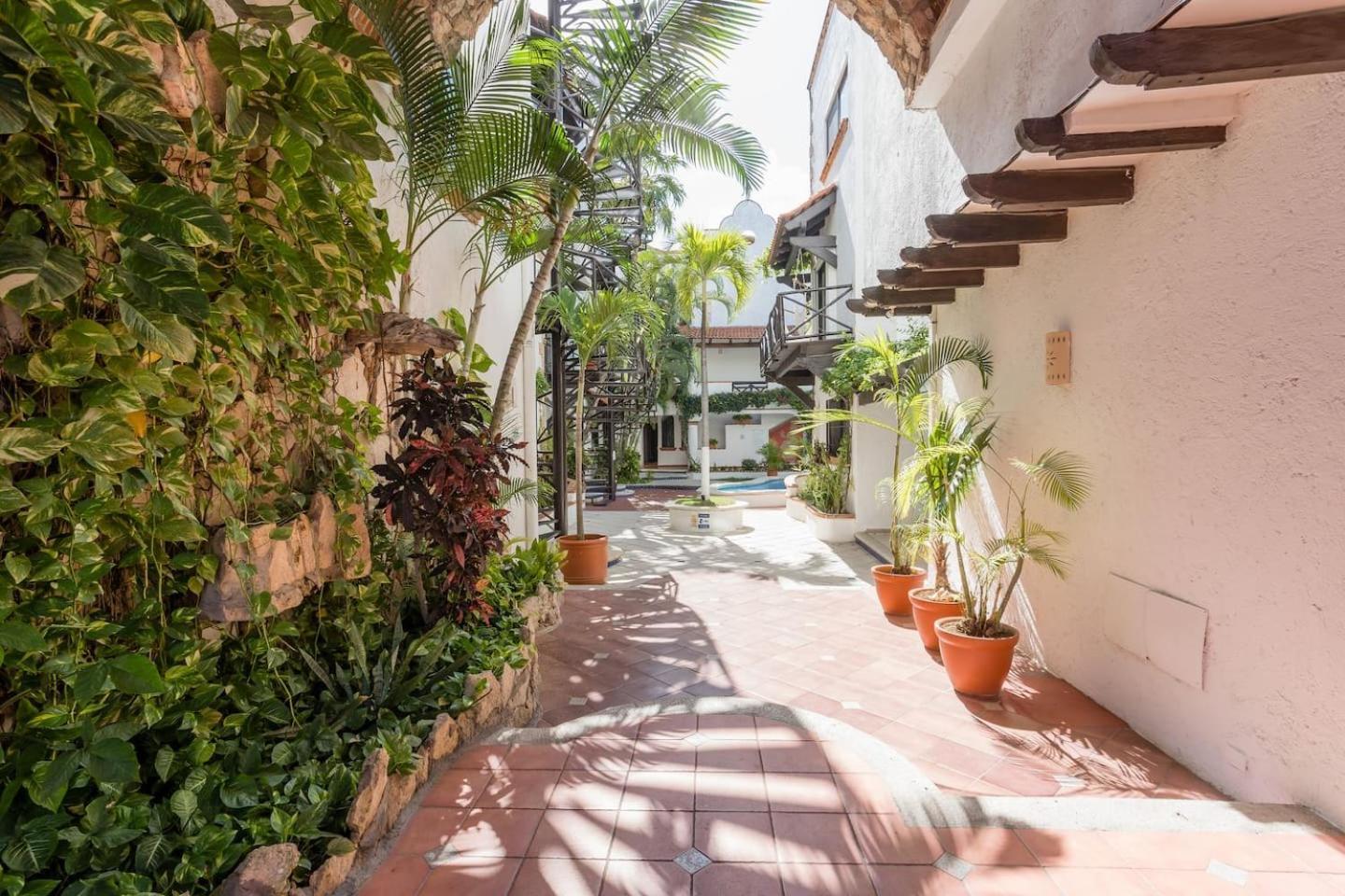 Sweet Downtown With Pool Stepsto Mamitas Apartamento Playa del Carmen