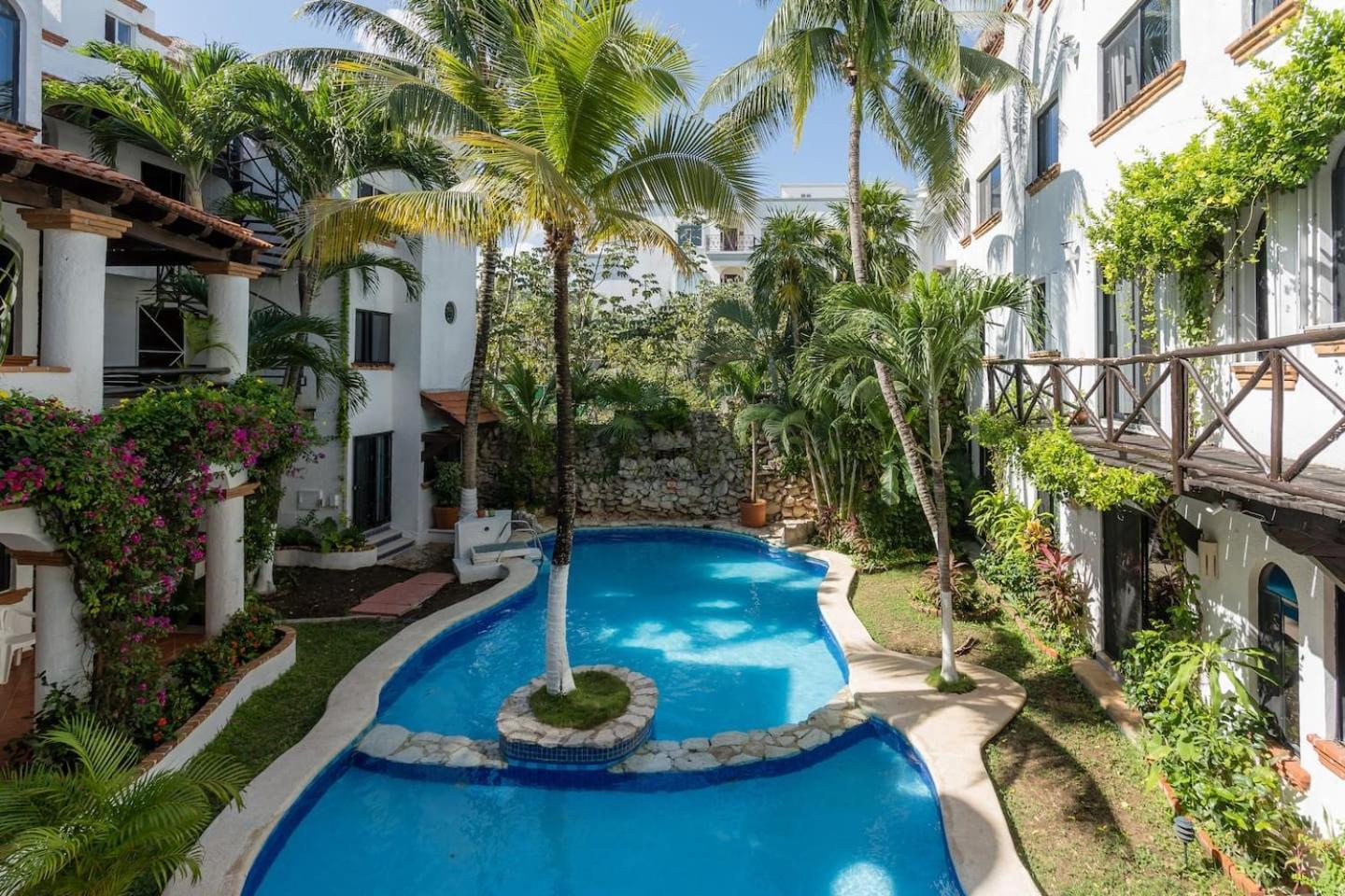 Sweet Downtown With Pool Stepsto Mamitas Apartamento Playa del Carmen